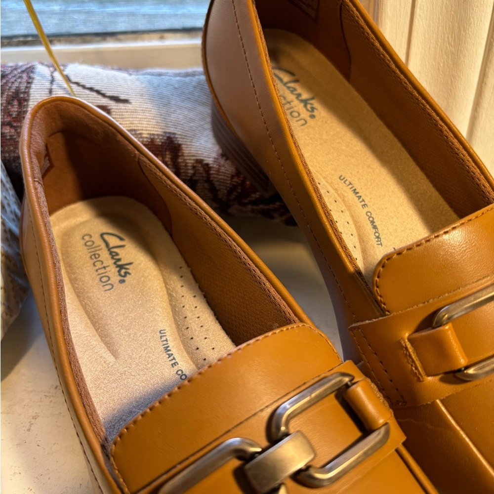 Clarks Women's Cognac Leather Slip-On Bit Loafers - Picture 2 of 6